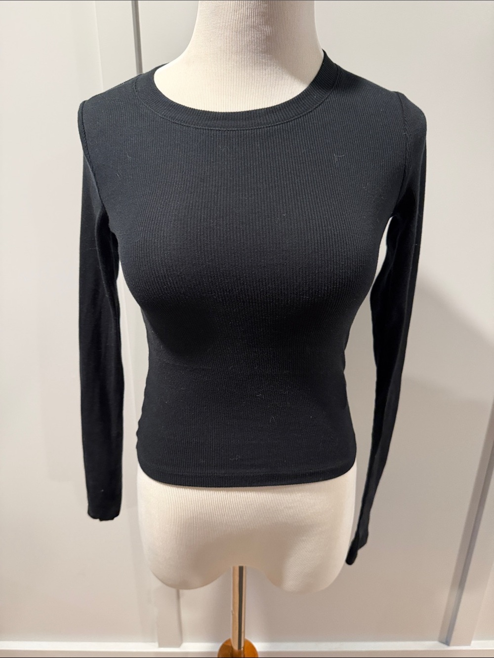 Hollister Black “Baby Tee” - Must-Have Collection
